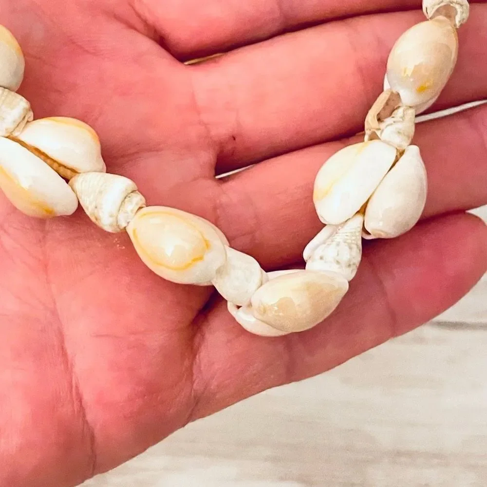 Vintage Gorgeous Ivory white Natural Seashell Sea Shell 17” Drop Long Necklace